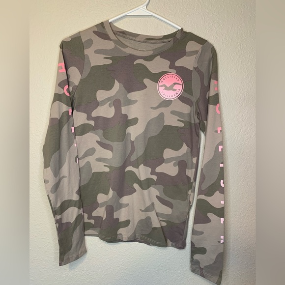 Hollister Long Sleeve Small Camo Shirt Excellent Condition Pink Lettering - Picture 1 of 12